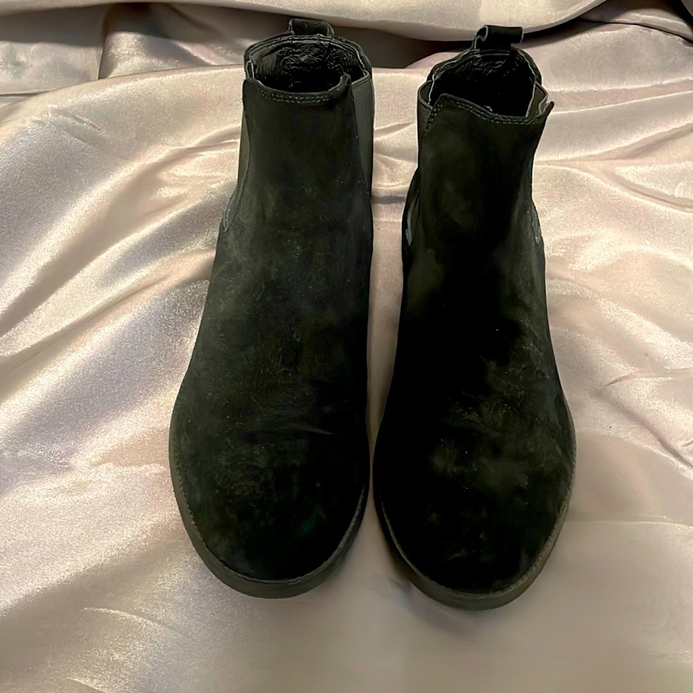 Guess Suede Men’s Black Chelsea boot SIZE 9